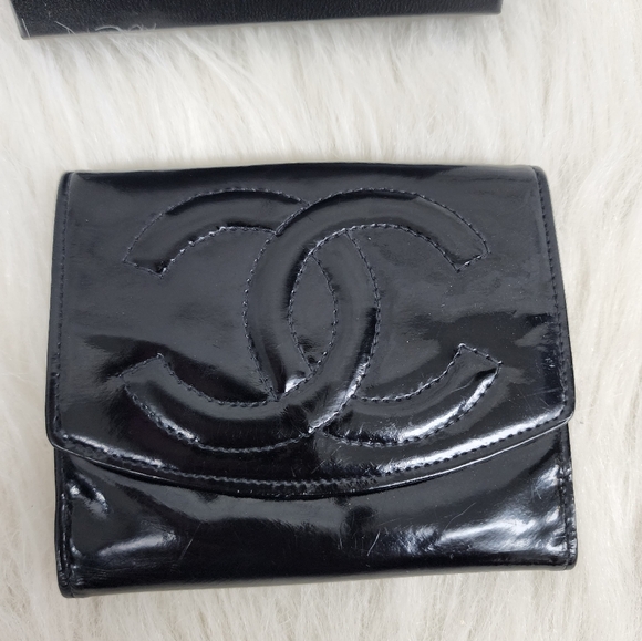 💯 % Authentic Vintage Chanel patent blanc Leather Wallet - Picture 4 of 17